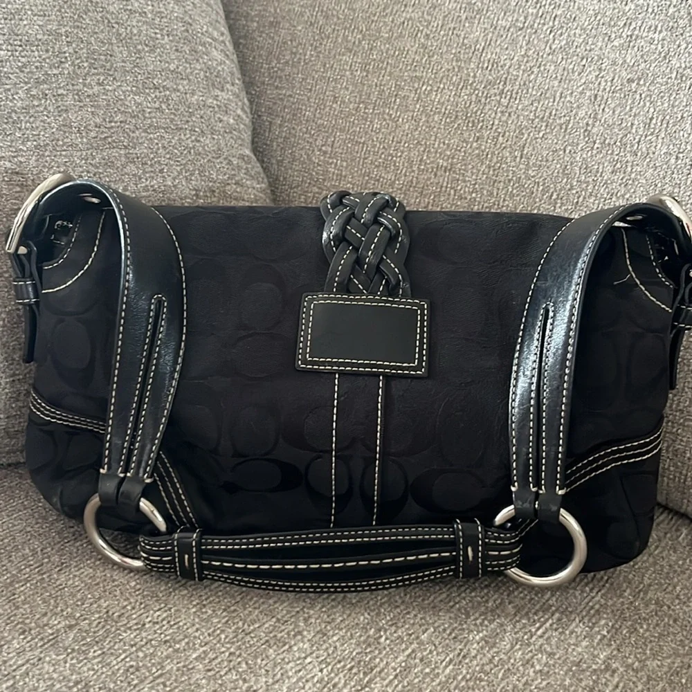Trendy Shoulder Bag - Picture 5 of 6